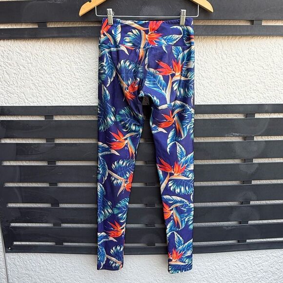 Goldsheep Tropical Birds of Paradise Leggings in Blue/Multi | Small - Picture 2 of 6
